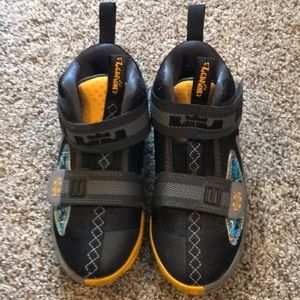 Excellent Condition Nike Lebron Sneakers